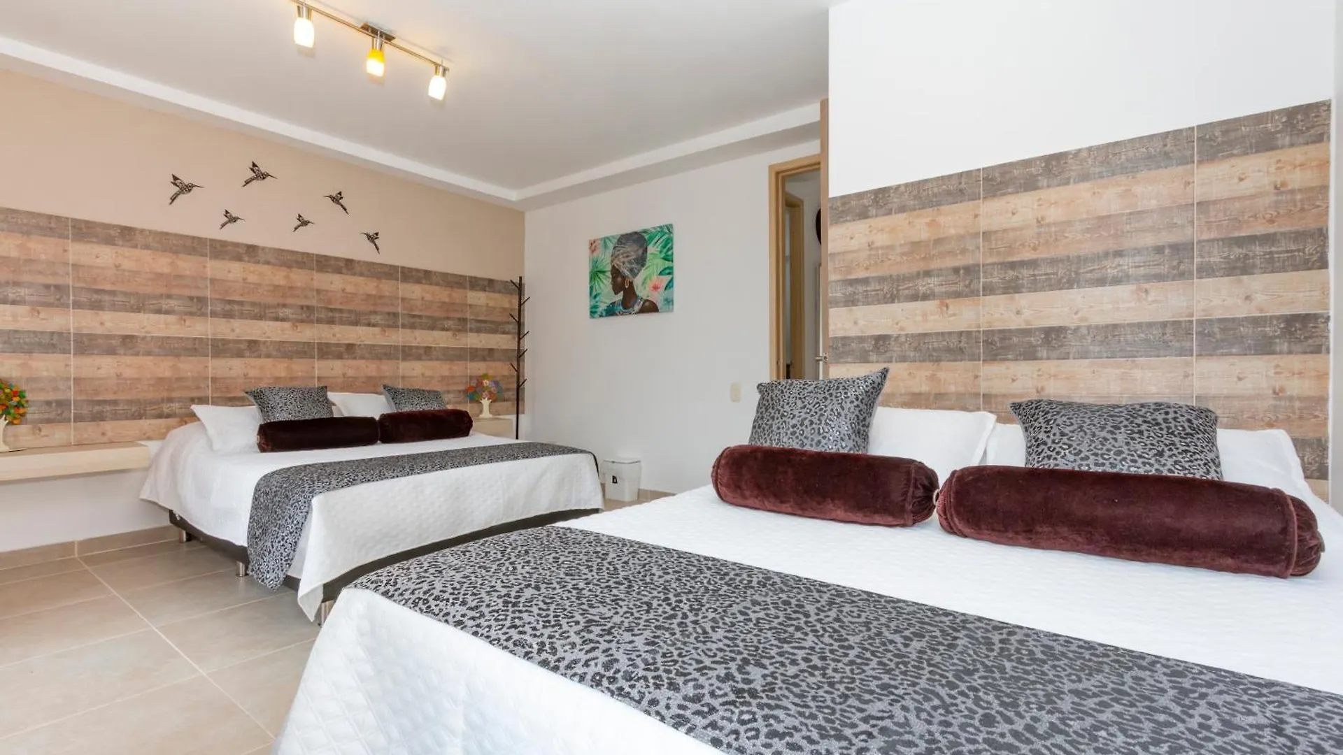 Apartamento Central En Zona Comercial Medellin 0*,  Colombia