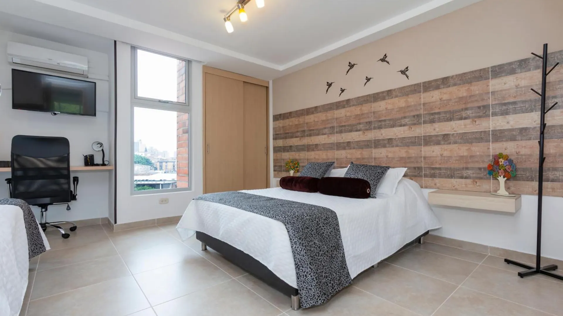 Apartamento Central En Zona Comercial Medellin 0*,  Colombia