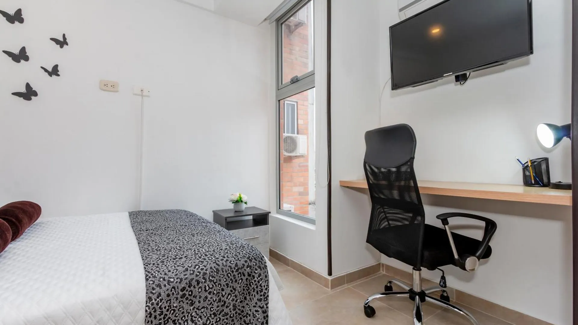 Apartamento Central En Zona Comercial Medellin Colombia